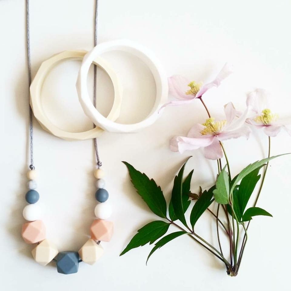 Mama Knows - Teething Necklace - Spring